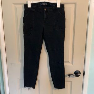Hollister black super skinny crop. 5R W27 L26